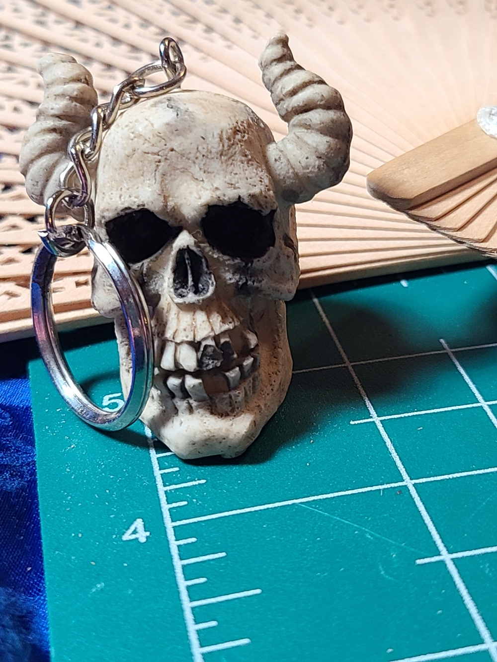 Skull Horn Keychain - Cream Gothic Men’s Accessory